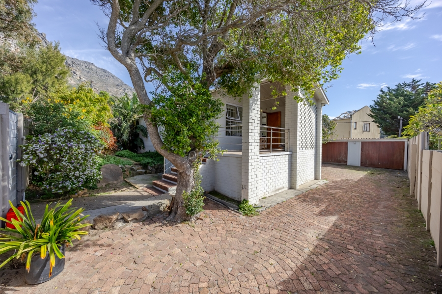 3 Bedroom Property for Sale in Lakeside Western Cape